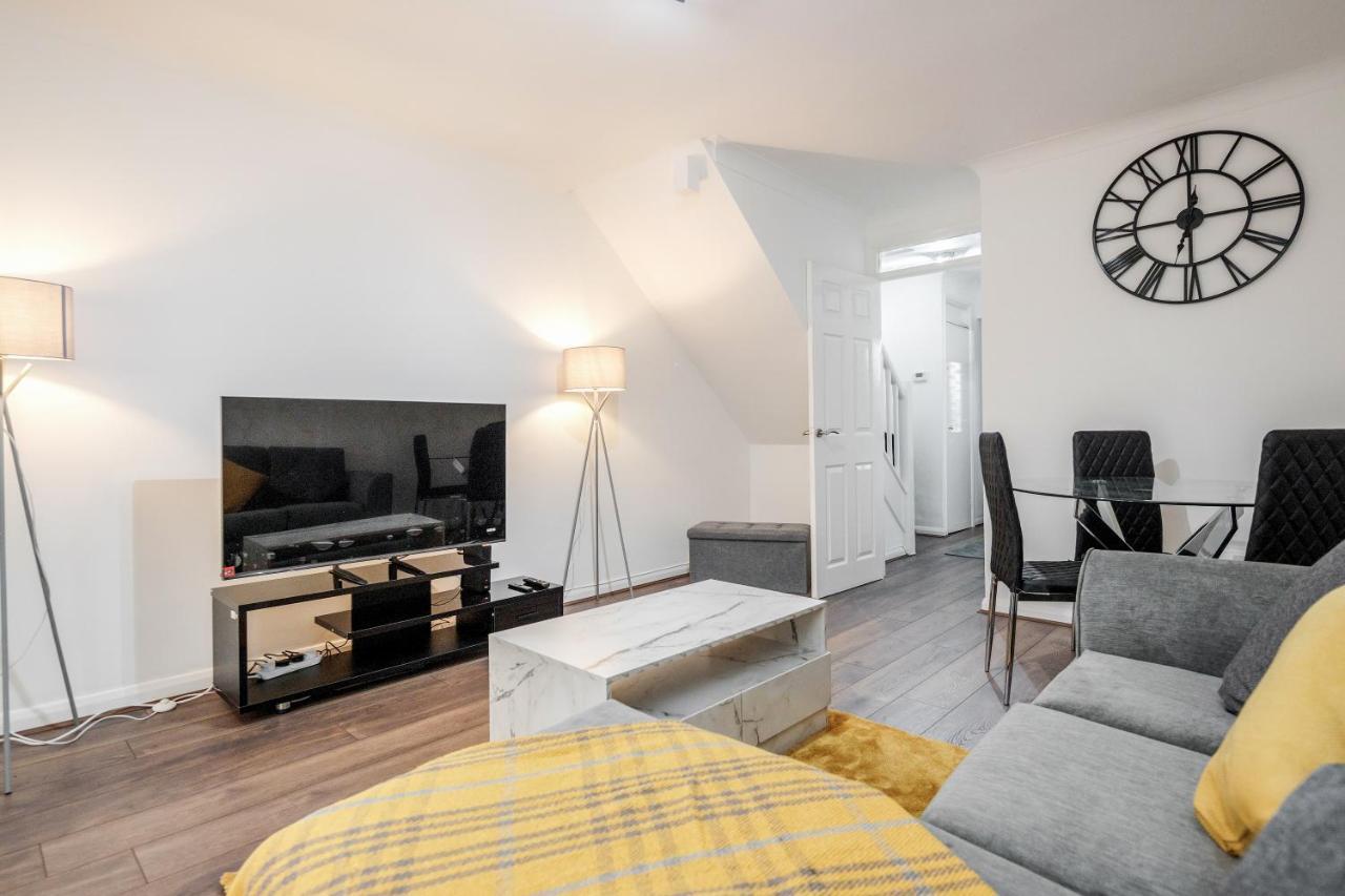Lovely House In Dagenham / Barking With Free Parking, Wifi & Garden Exterior foto