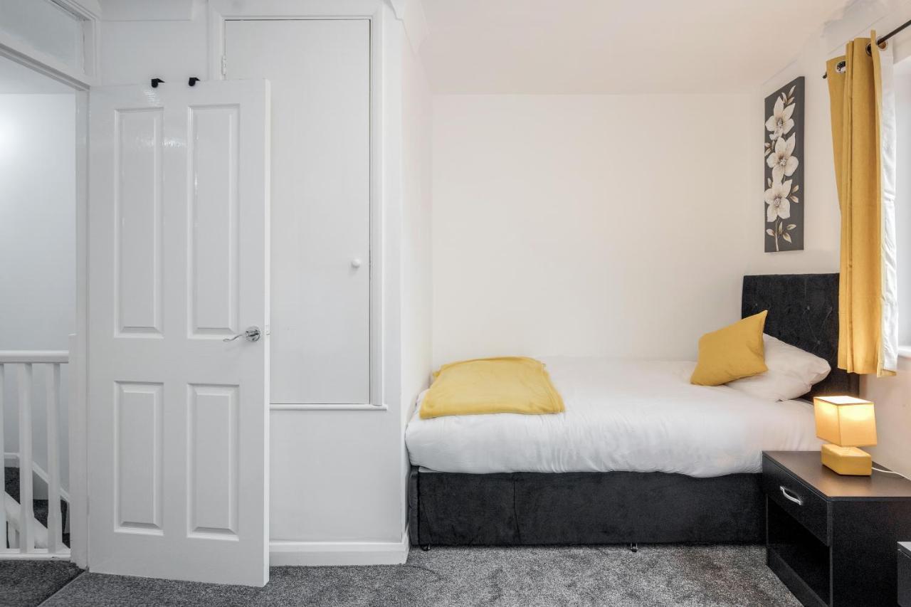 Lovely House In Dagenham / Barking With Free Parking, Wifi & Garden Exterior foto
